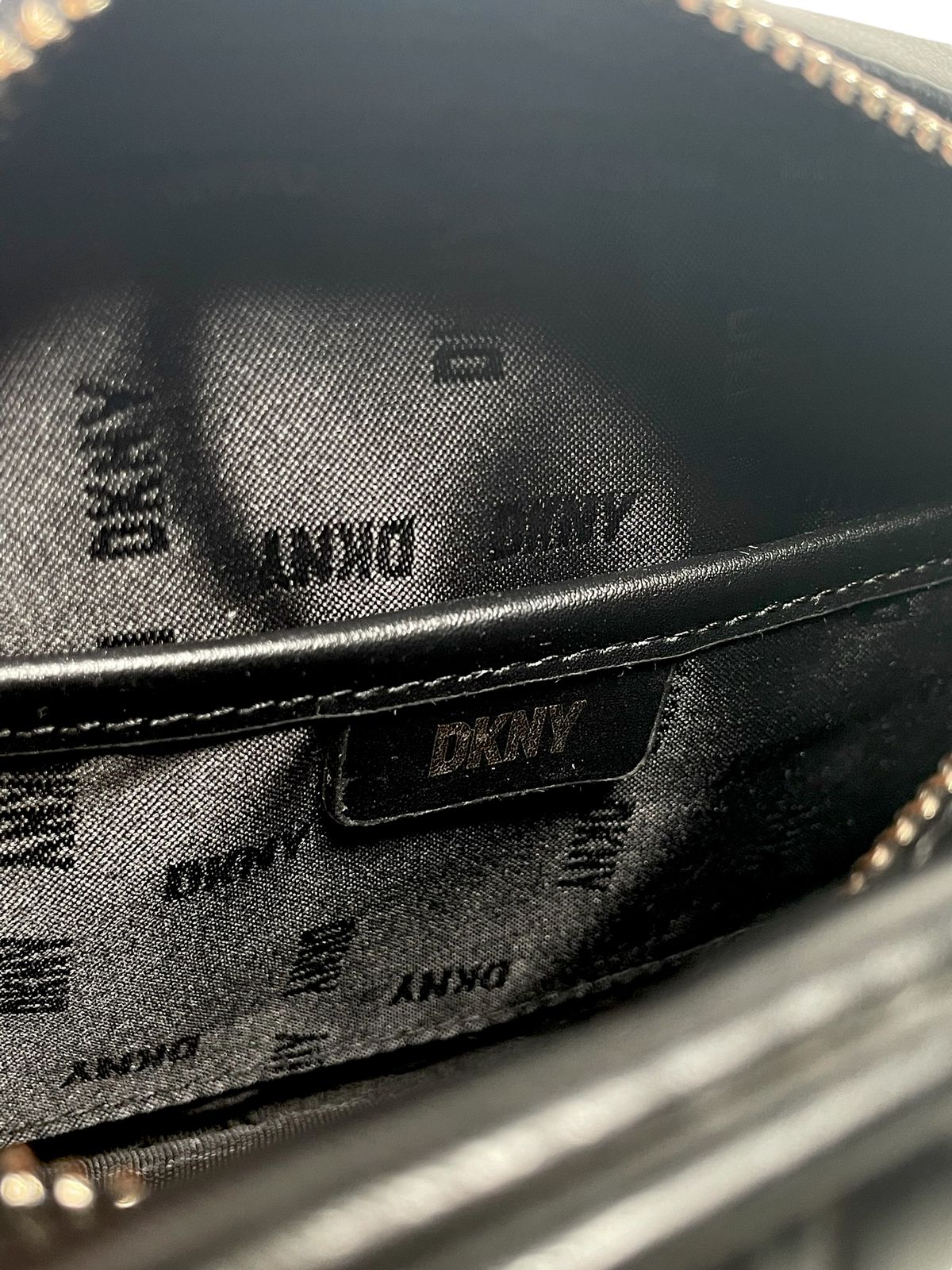 Bolsa Crossbody DKNY | Color Negro