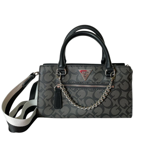 Bolsa Guess Gris con Detalles Negros y Cadena
