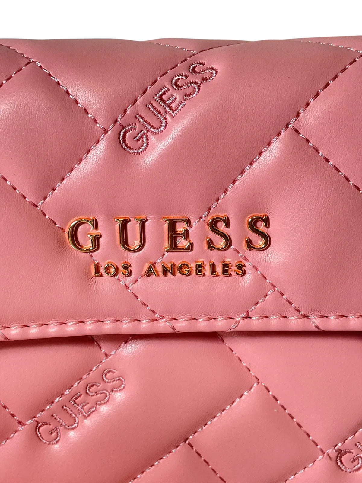 Bolsa Clutch GUESS Acolchada Rosa con Cadena Dorada